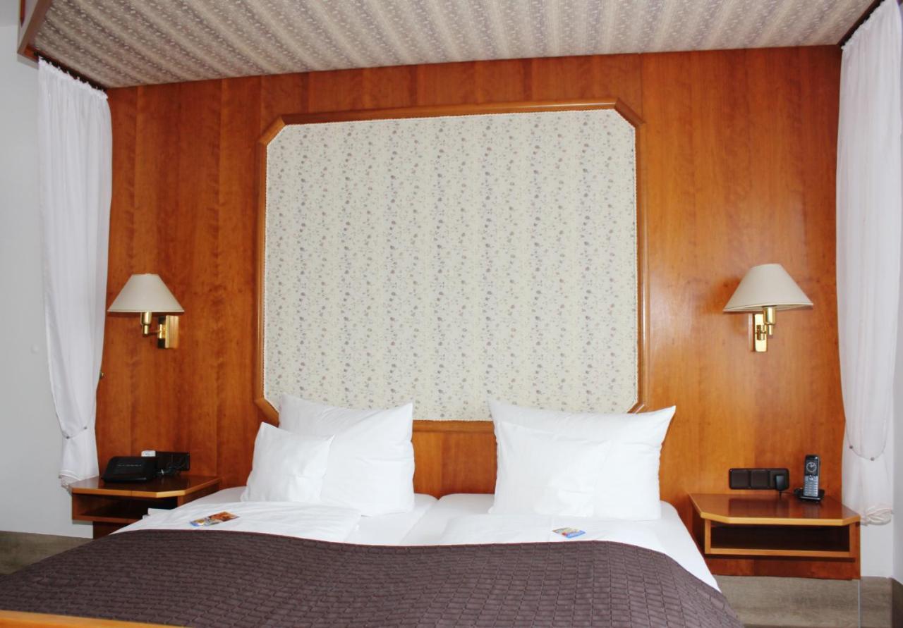 Landhotel Zum Boehm Roth  Kültér fotó
